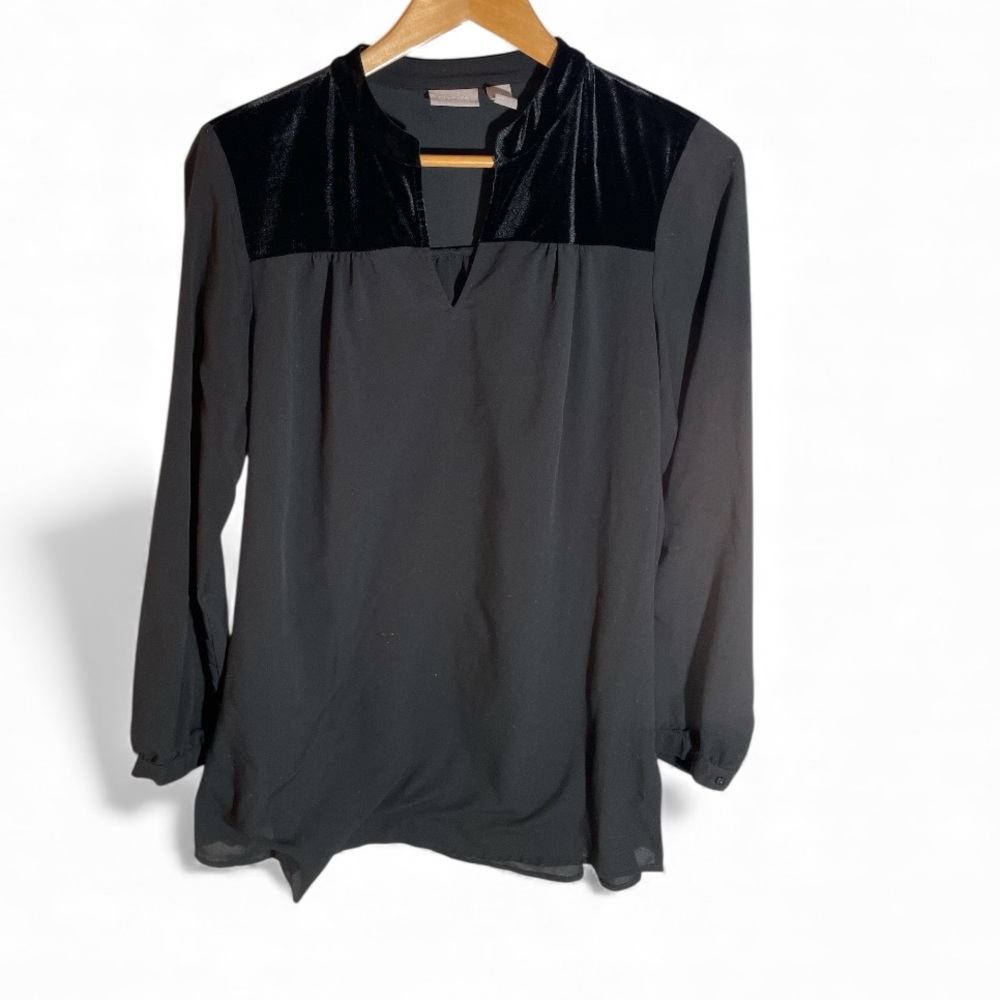 F7- Women’s Small Dressy Chico's Black Long Sleeve Blouse